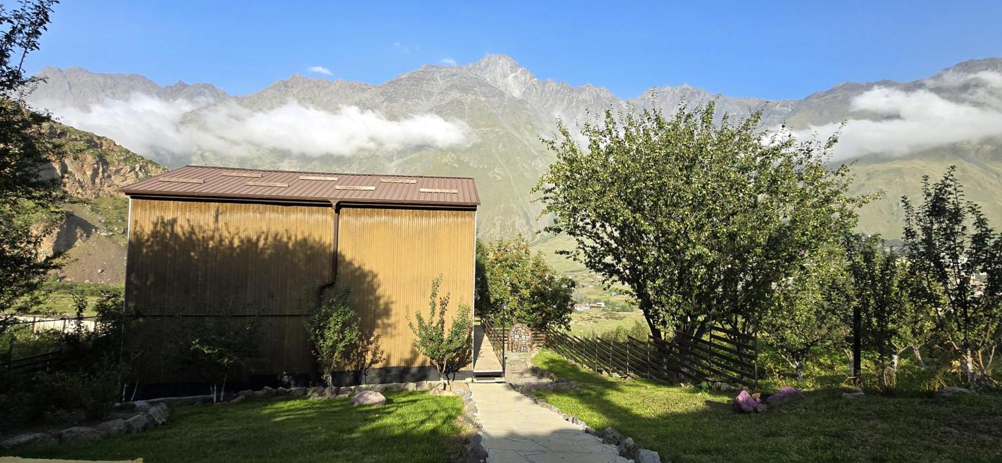 My Space Kazbegi Bagian luar foto